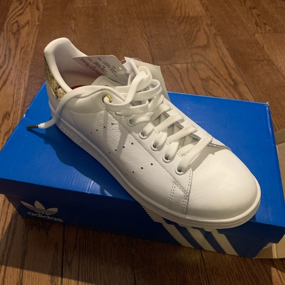 A new sneaker for sale - Picture 3 of 3